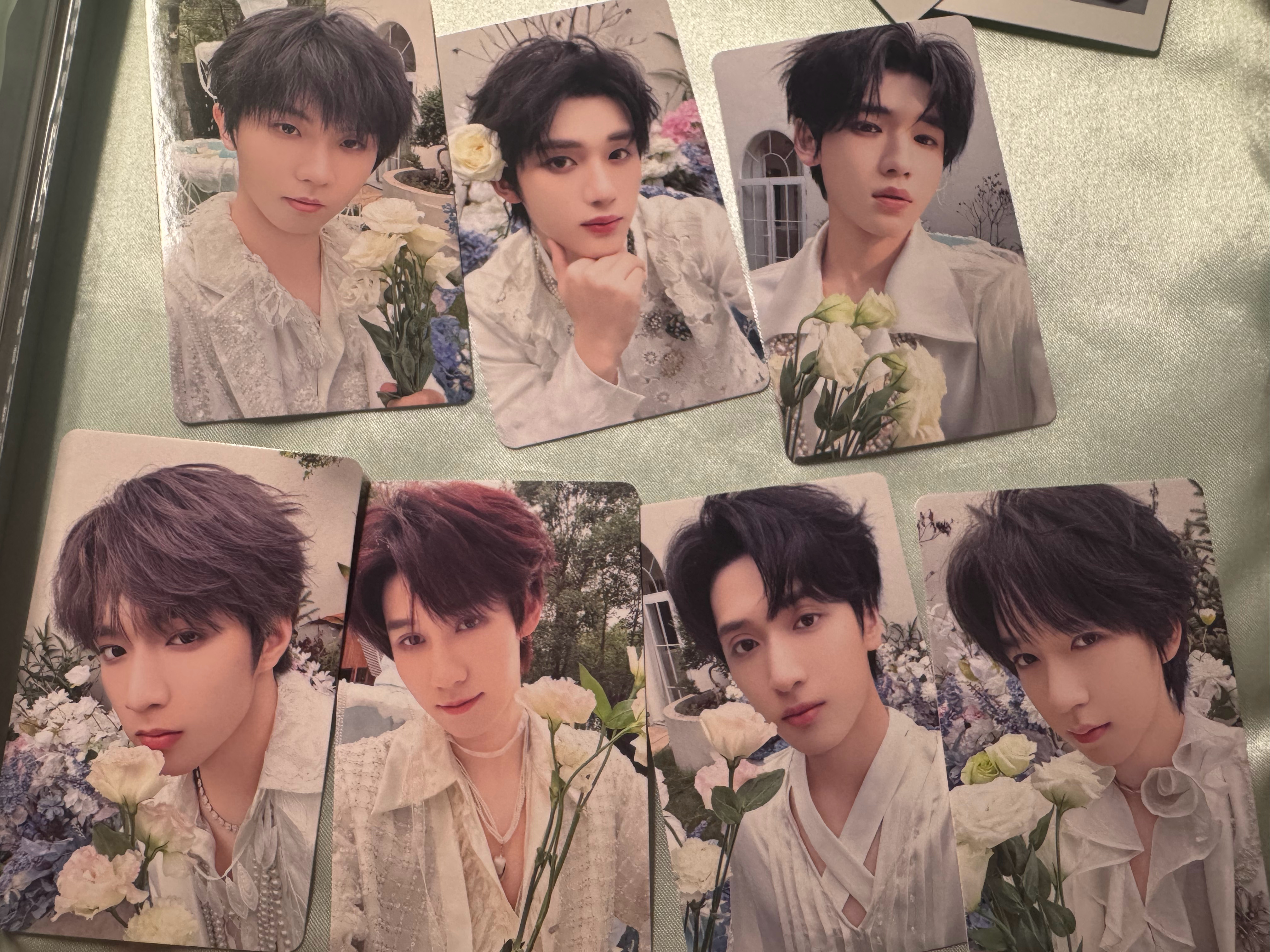 忍了好久想把卡包卖掉，没忍住还是拆了抽到了最想要的一套卡轩轩霖霖真是美萌美萌最近