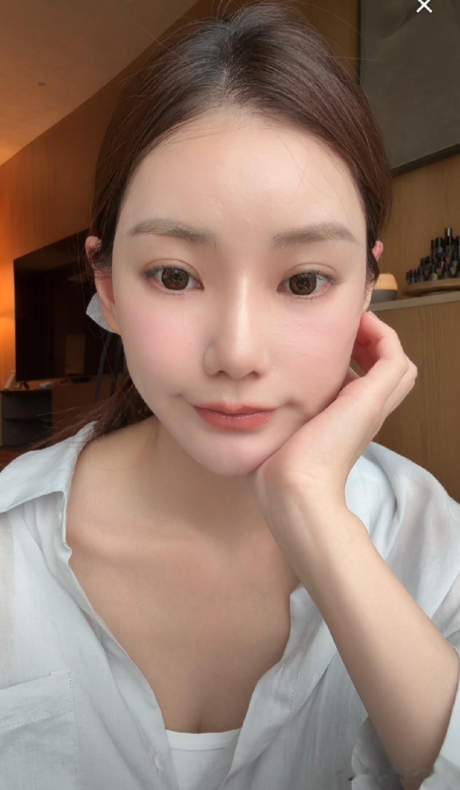 马晓梅这次直播人气直接冲到九千多人，直播标签是九零后宝妈中暑唠家常，直播内容十分