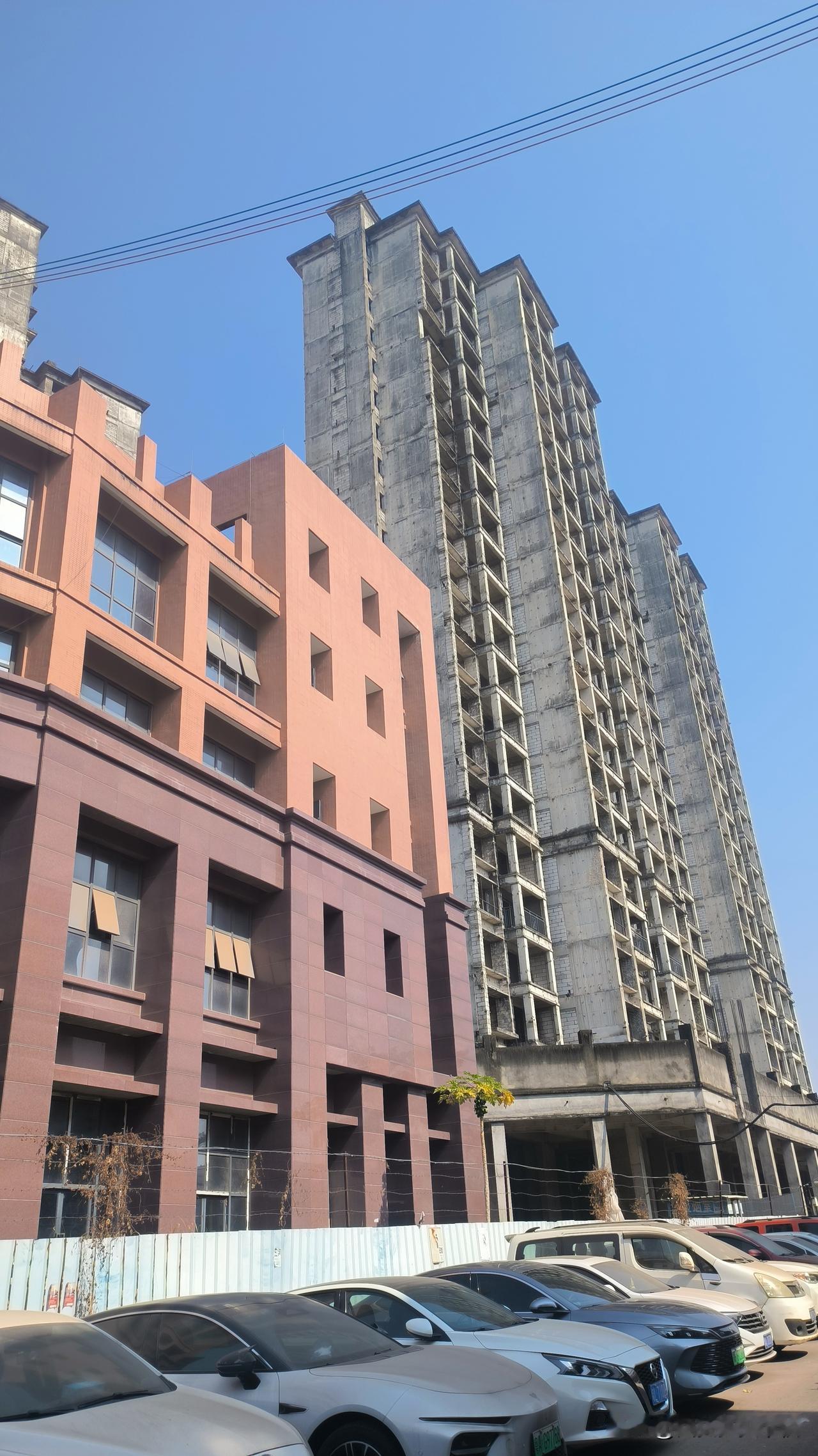 烂尾楼浪费土地又霸占空间，为啥不拆除呢？