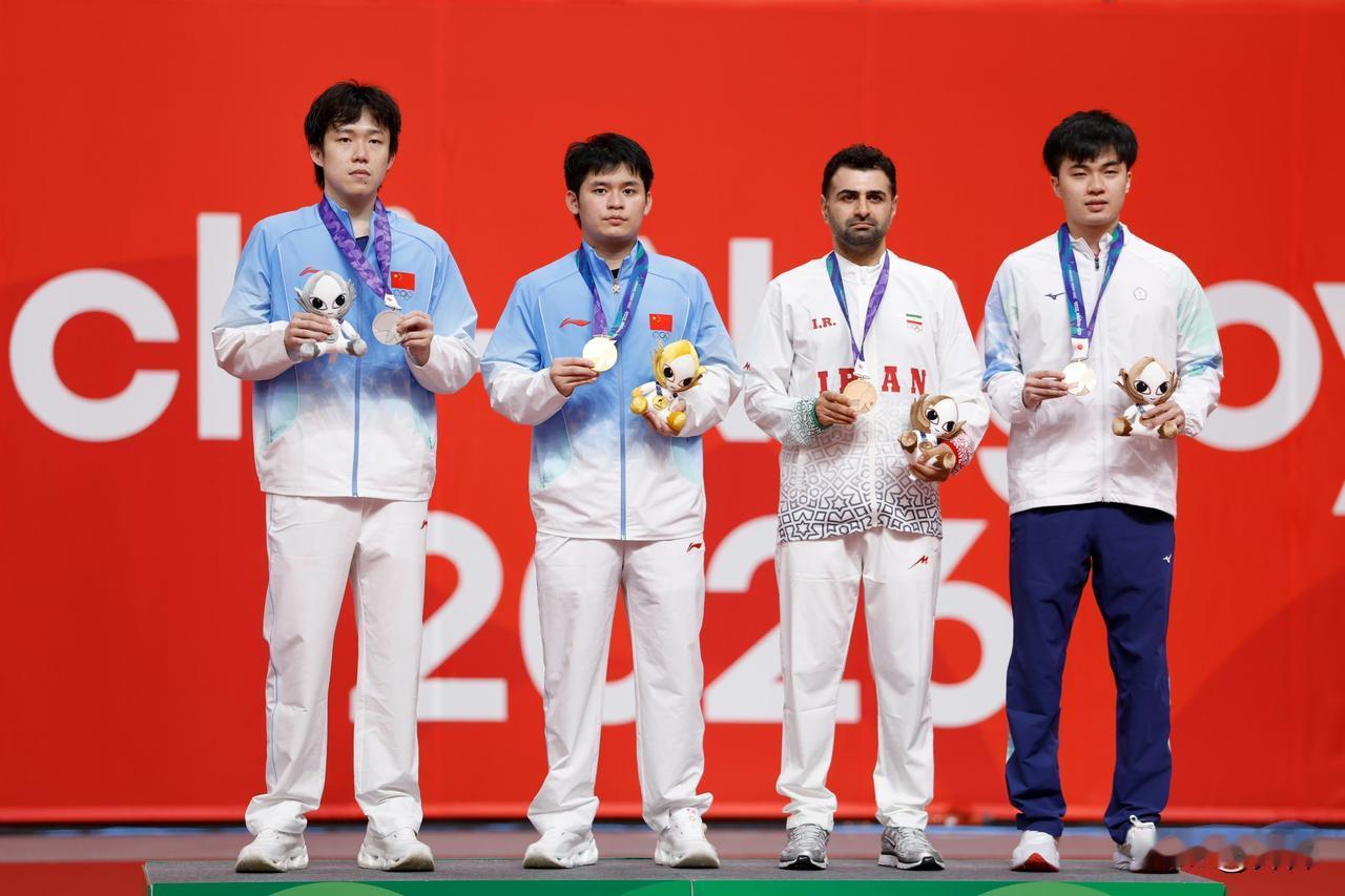 #如何评价王楚钦在国乒中的地位#

非常优秀的领军人物！巴黎奥运会周期，王楚钦和