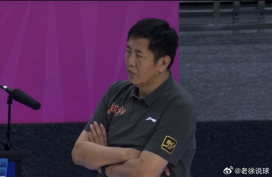 哈哈哈，我就想知道，丁团长到底说了什么，吓得央视直接把直播信号给掐了[允悲][允