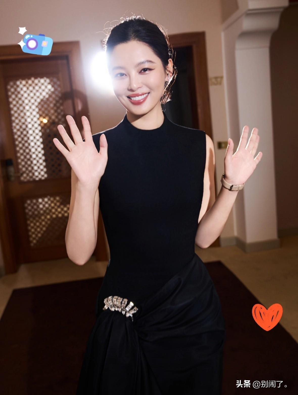 辛芷蕾这姐真豪气
弟弟结婚，她直接甩出66万红包
还贴心备好房和车，这手笔谁看了