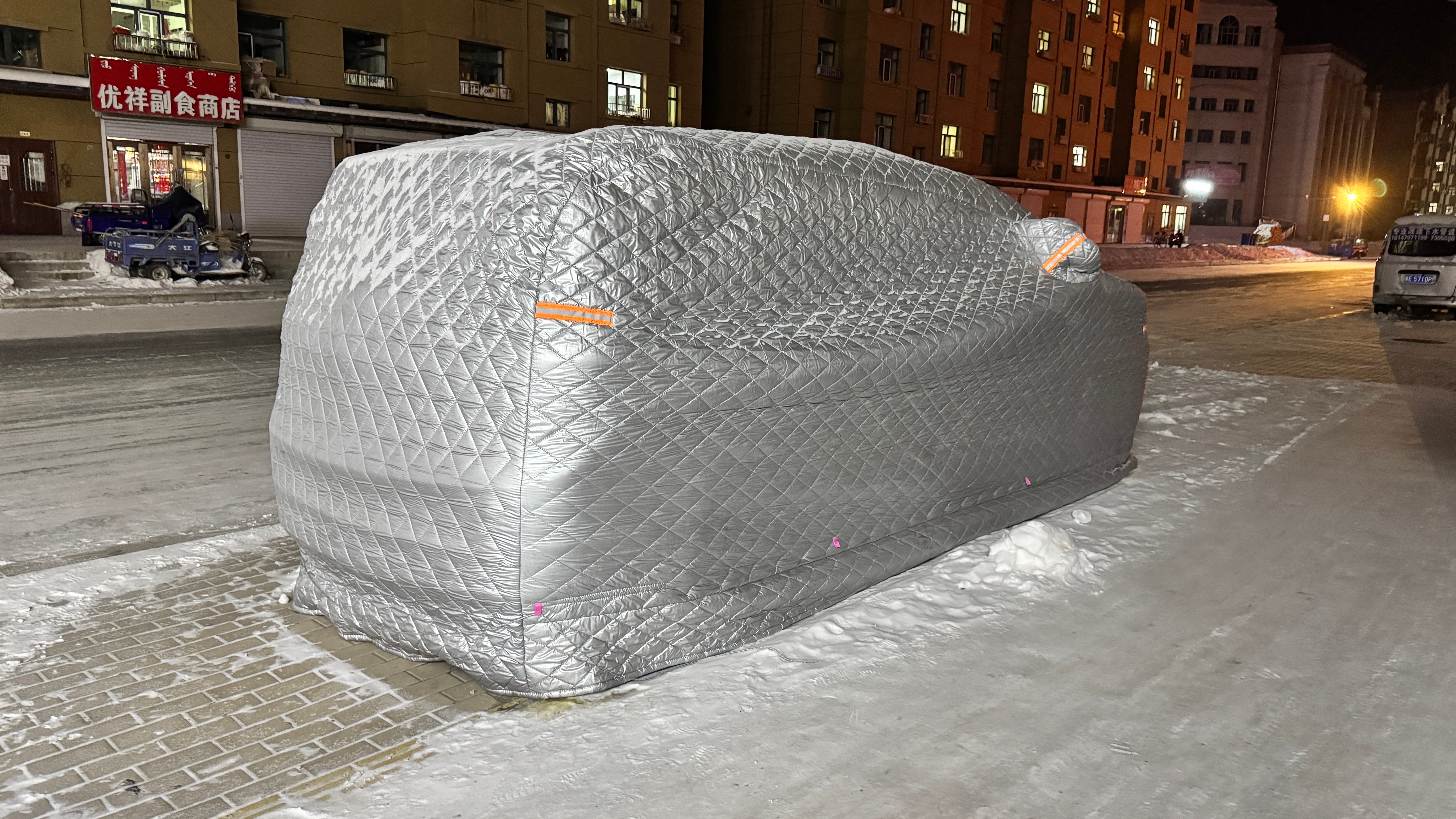 牙克石太冷了，车也得穿棉袄 