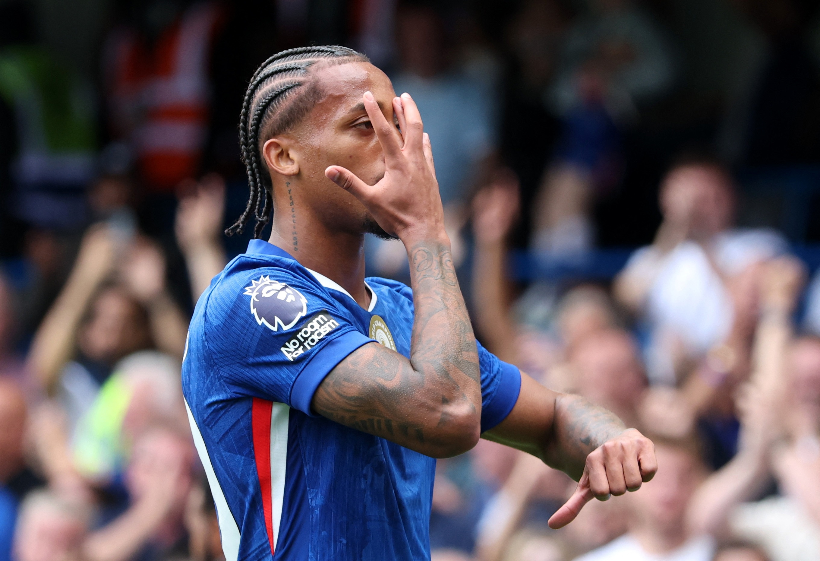 乔·科尔：若昂·佩德罗简直是个怪物，用回撤和跑位撕破对手防线3月8日讯 在今天凌