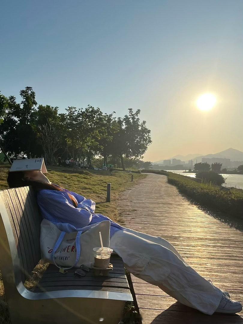 把力气收回来浇灌自己，比改变他人更值得。晚安💤 