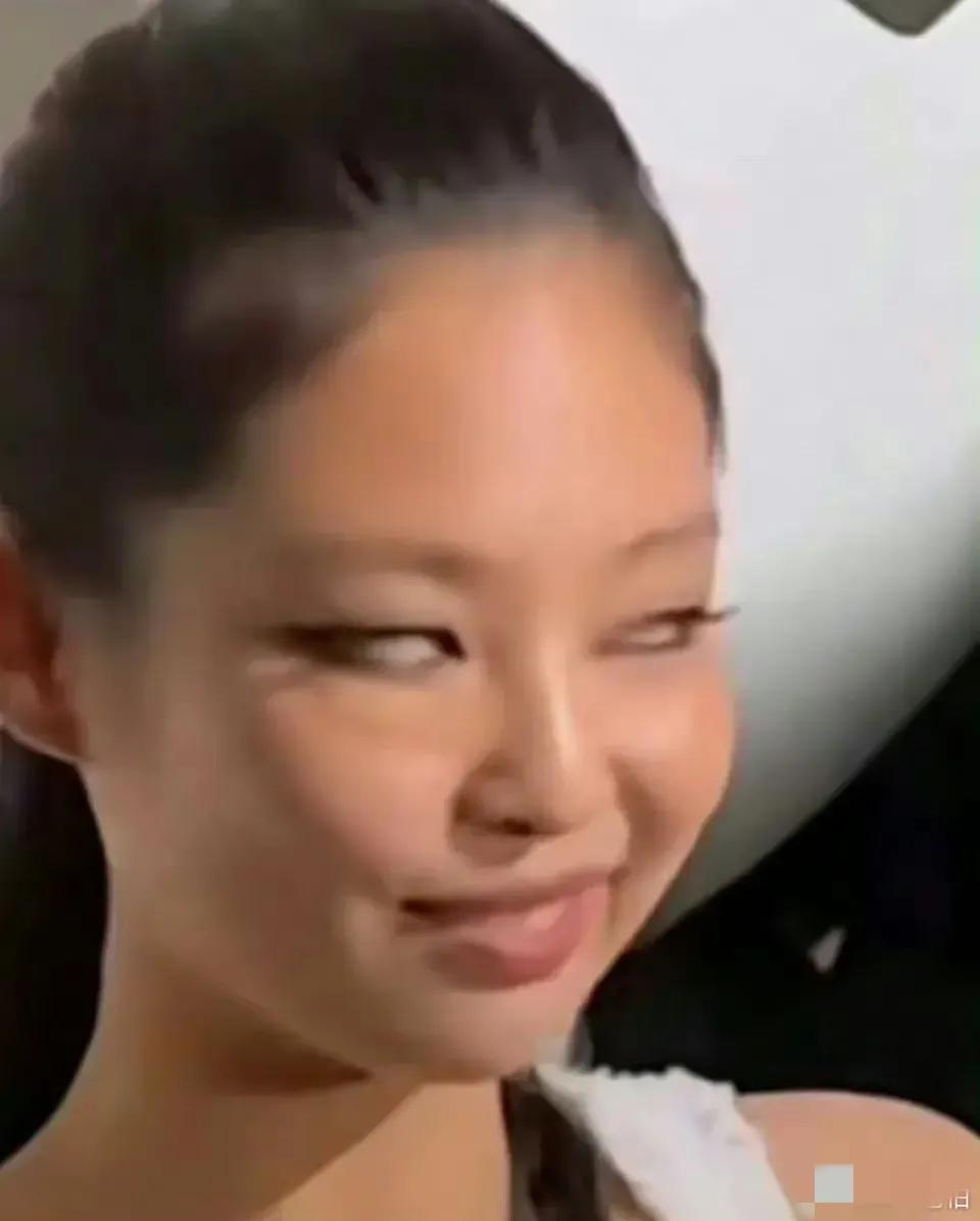 虽然不粉她 但是觉得她挺敢于做真实的自己   虽然不招人喜欢 但是这类人活的是真