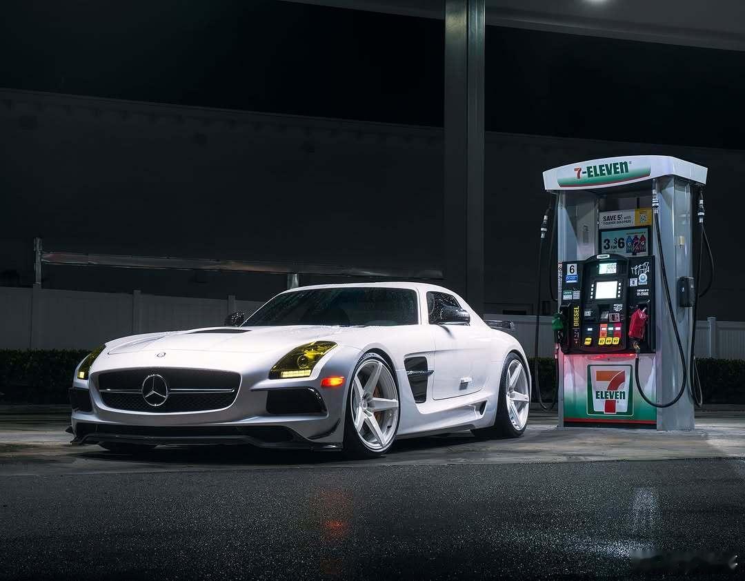 SLS AMG BLACK SERIES在7-11 ​​​