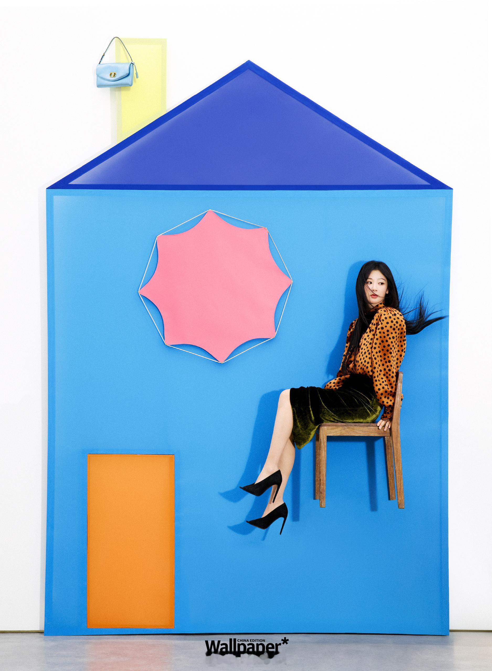 杨紫Wallpaper中文版二月刊封面真不错啊，风格充满着大胆创新。不墨守成规，