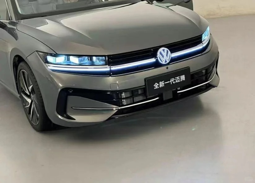 #全新一代迈腾焕新上市#老朋友，新姿态，一汽-大众全新迈腾全新上市。更有科技感的
