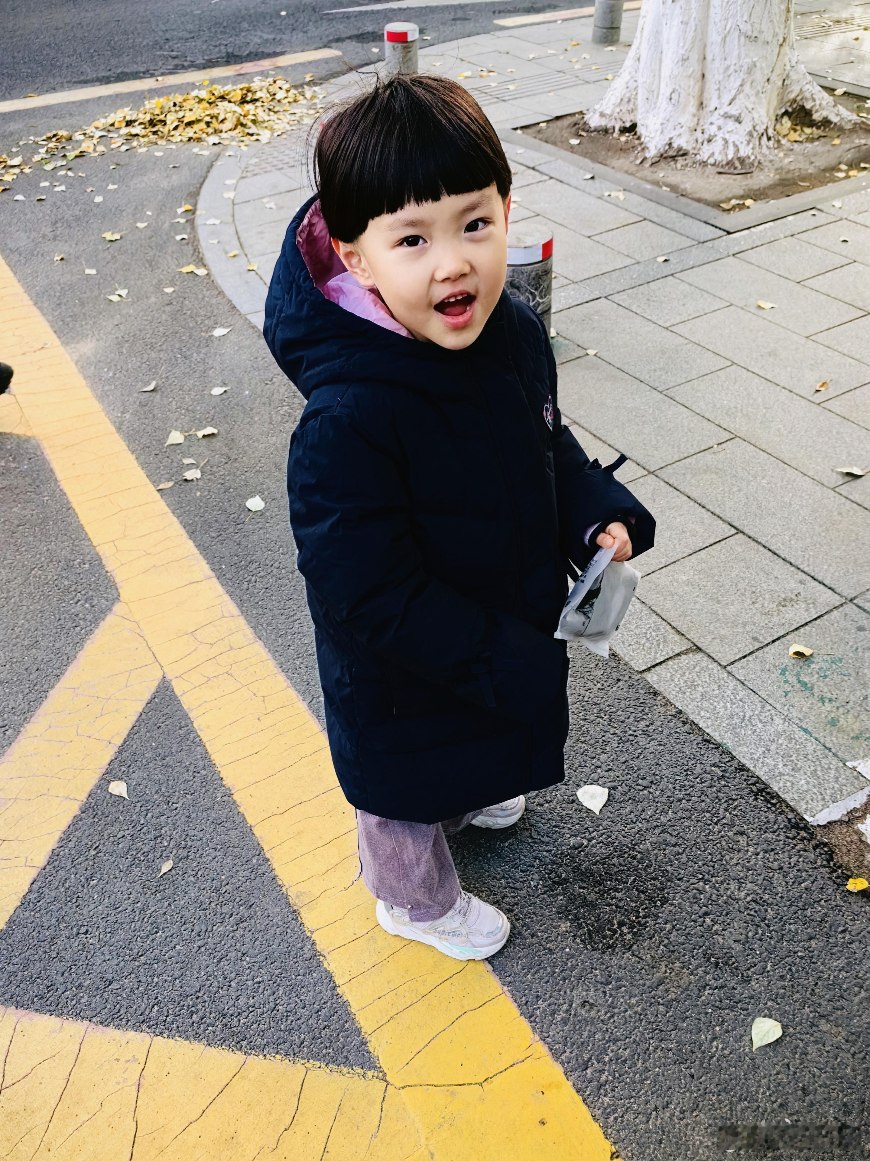#成长留声机# 时光荏苒，十月即将逝去，随着秋天的最后一抹金黄悄然离去，气温骤降