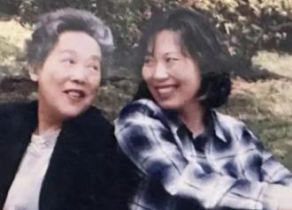 2001年，上海一女子为了报答独身的恩师，她花光积蓄在上海给老师买了一套房产为其