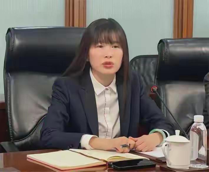 一名八零后女柜员一路晋升，成为总资产四千两百亿银行的副行长，在一众银行人事公告之