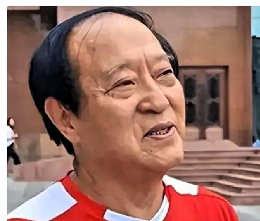 父亲缺席了童年。
他长大后回来了。
他十四岁去美国读书，洗过盘子当过家教，最后拿