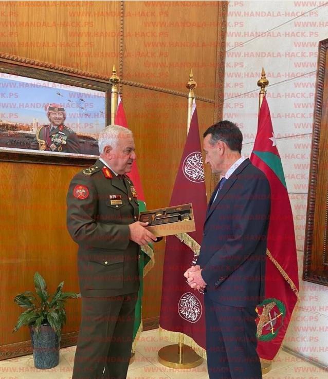 伊朗黑客刚放出的这张照片，炸穿了中东各国的体面。

2026年4月9日，中东网络