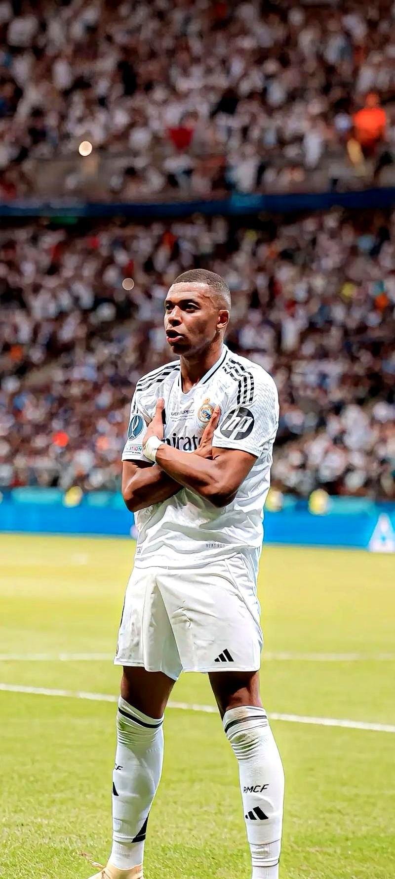 27岁，西甲19场18球，姆巴佩这哪像“错过时代”的人？
 
他缺的只是欧冠冠军