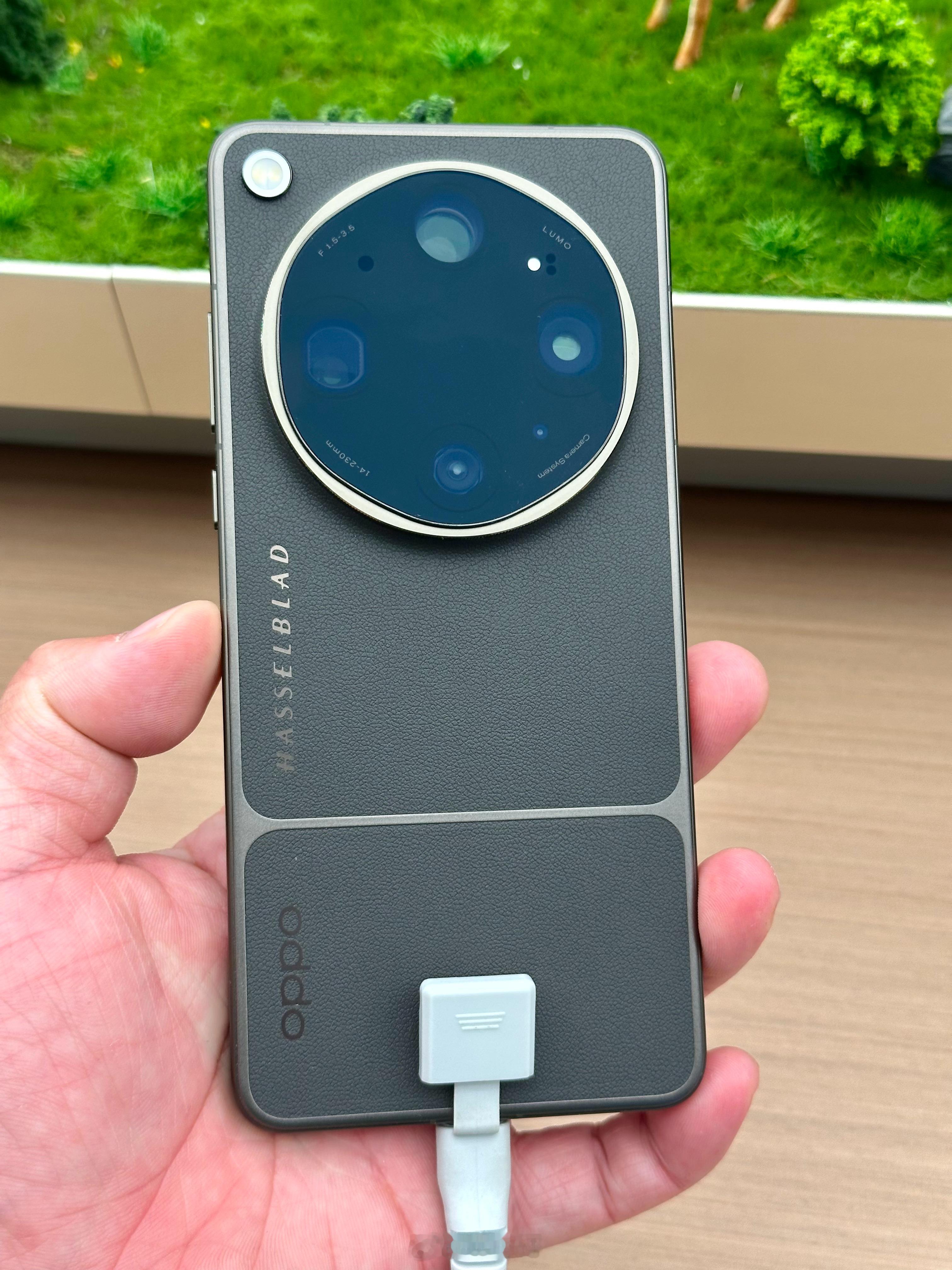 对比上一代Find X8 Ultra，相同内存组合，Find X9 Ultra涨