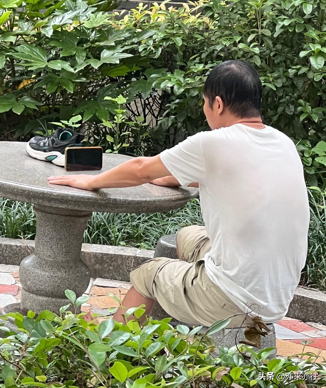 大哥又解锁鞋垫新功能与作用，物尽其用---没毛病[呲牙][呲牙][呲牙][呲牙]