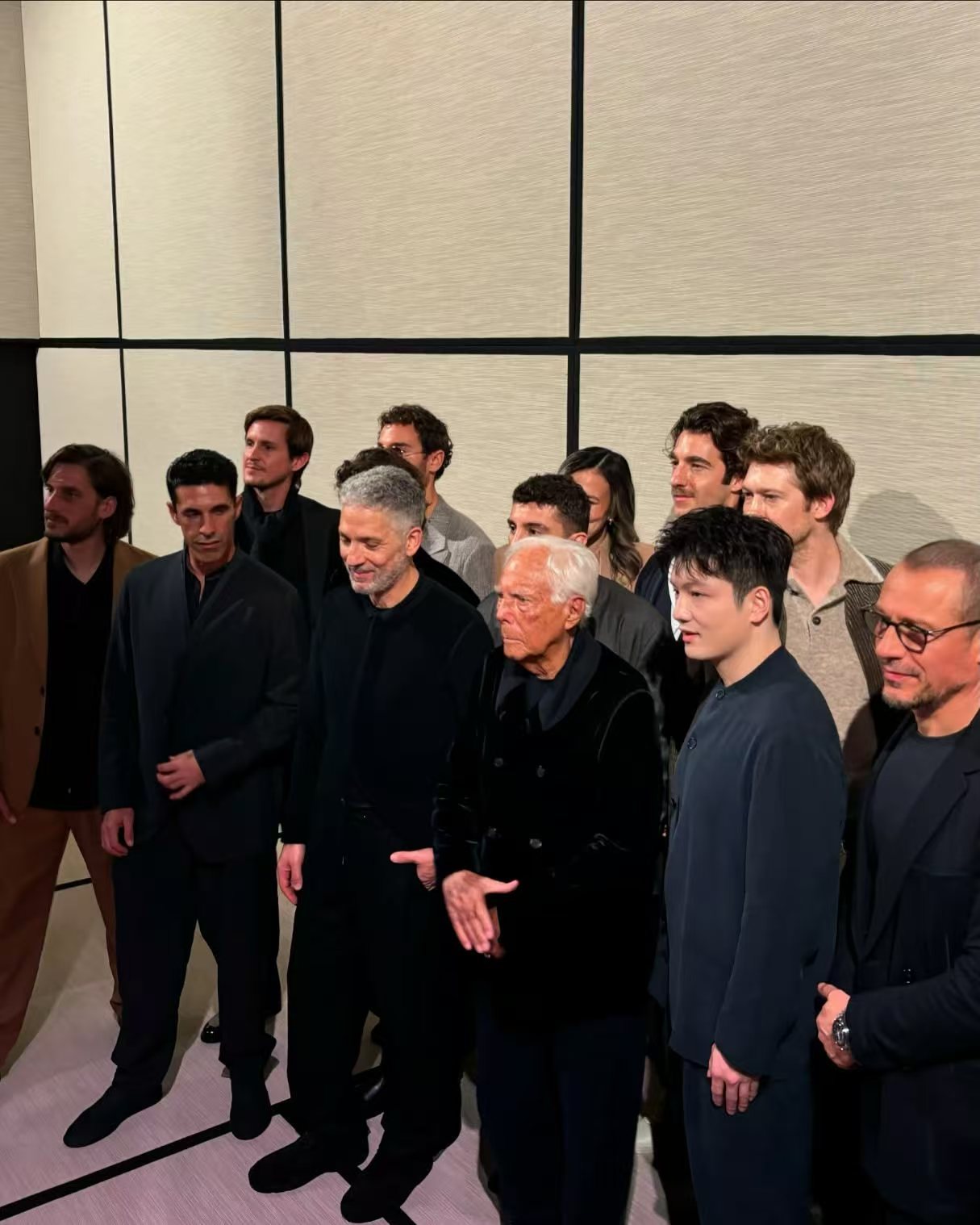 樊振东演绎中式儒雅  下颌线好锋利[老师好] 