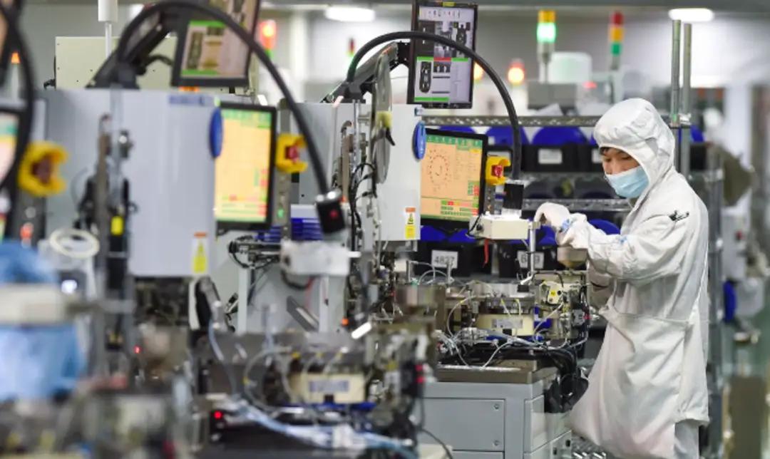 最近总听人说起“影子舰队”，美国和它盟友堵了伊朗和俄罗斯的石油出口路，可这两国的