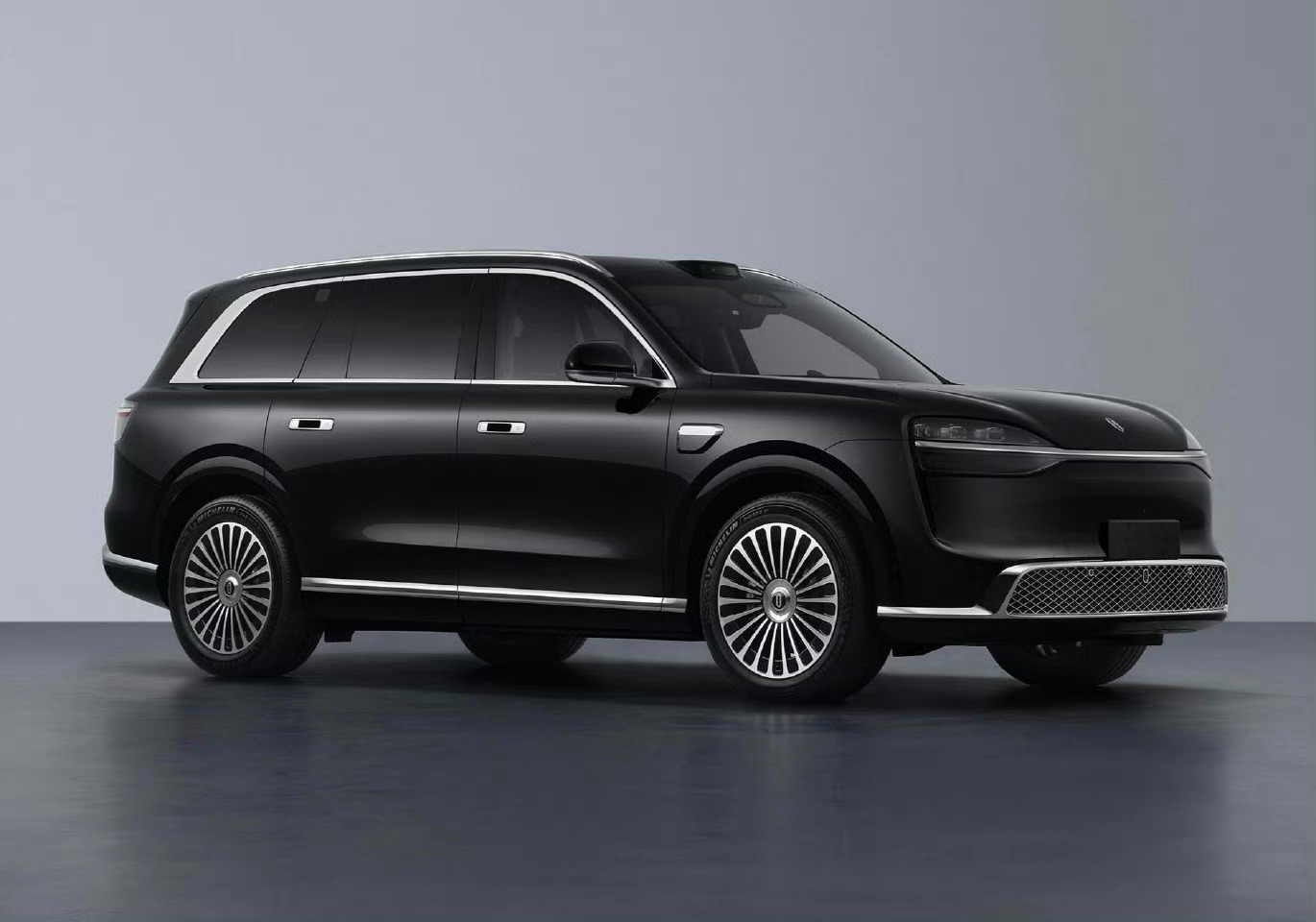 工信部车展…问界新M9门把手变成了「尊界同款」尺寸5285*2026*1845，