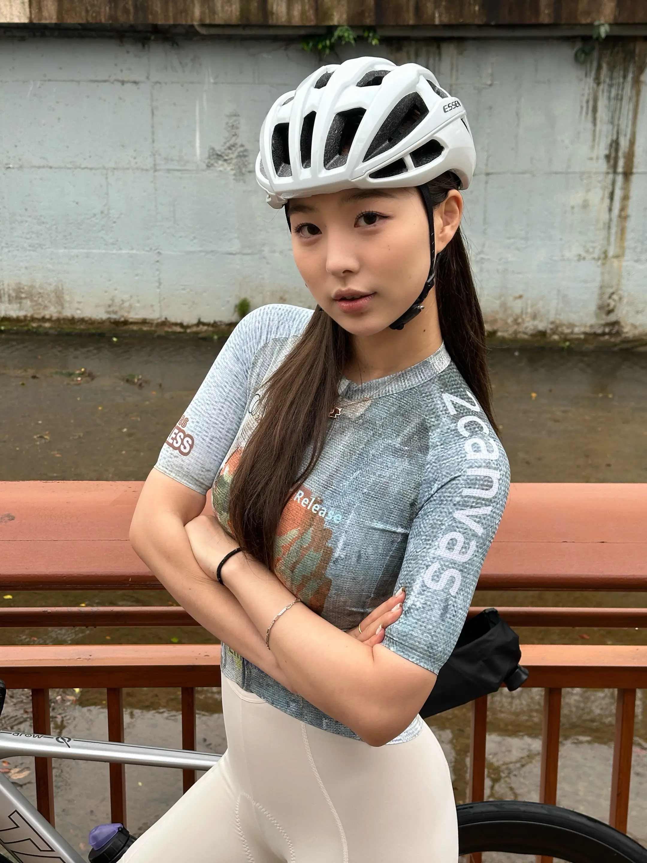 想当气质女人 可他们说我像小学生。