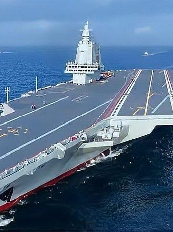 福建舰的厨房为什么不能用明火军舰空间密闭、易燃物密集，火灾风险极高，其内部的燃油