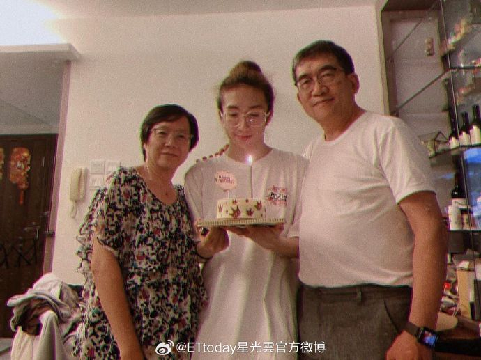 Mirror演唱会受伤舞者爸爸发文Mirror演唱会受伤舞者爸爸病倒 据台媒，M