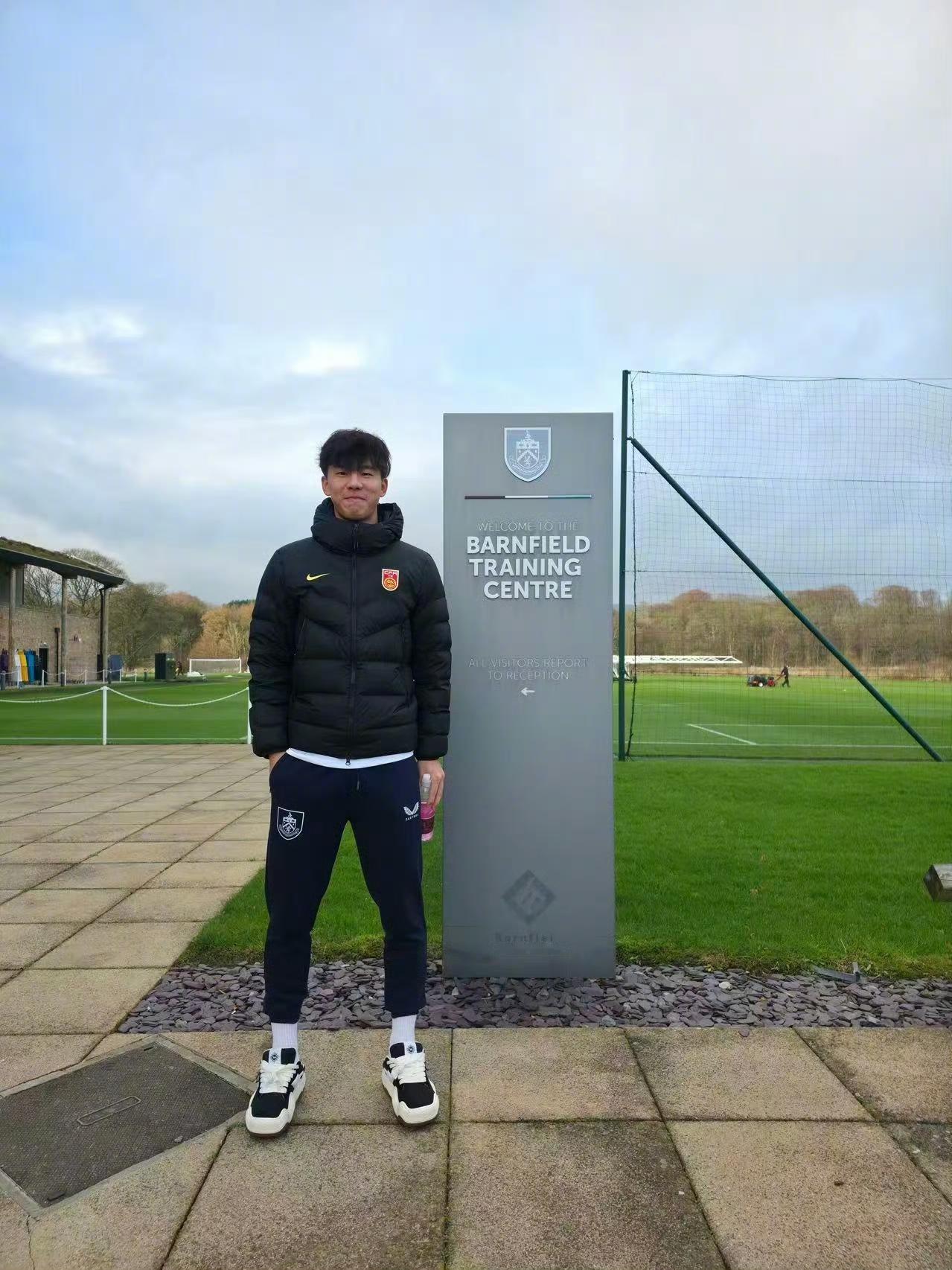 张家鸣加盟英超伯恩利，又是租借到了塞尔维亚。最近好多中国球员来到这个地方留洋，红