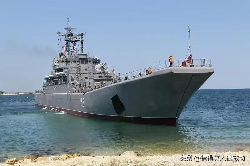 俄黑海舰队又有两艘军舰在昨晚乌军对塞瓦斯托波尔的导弹袭击中可能“下潜”，分别是“