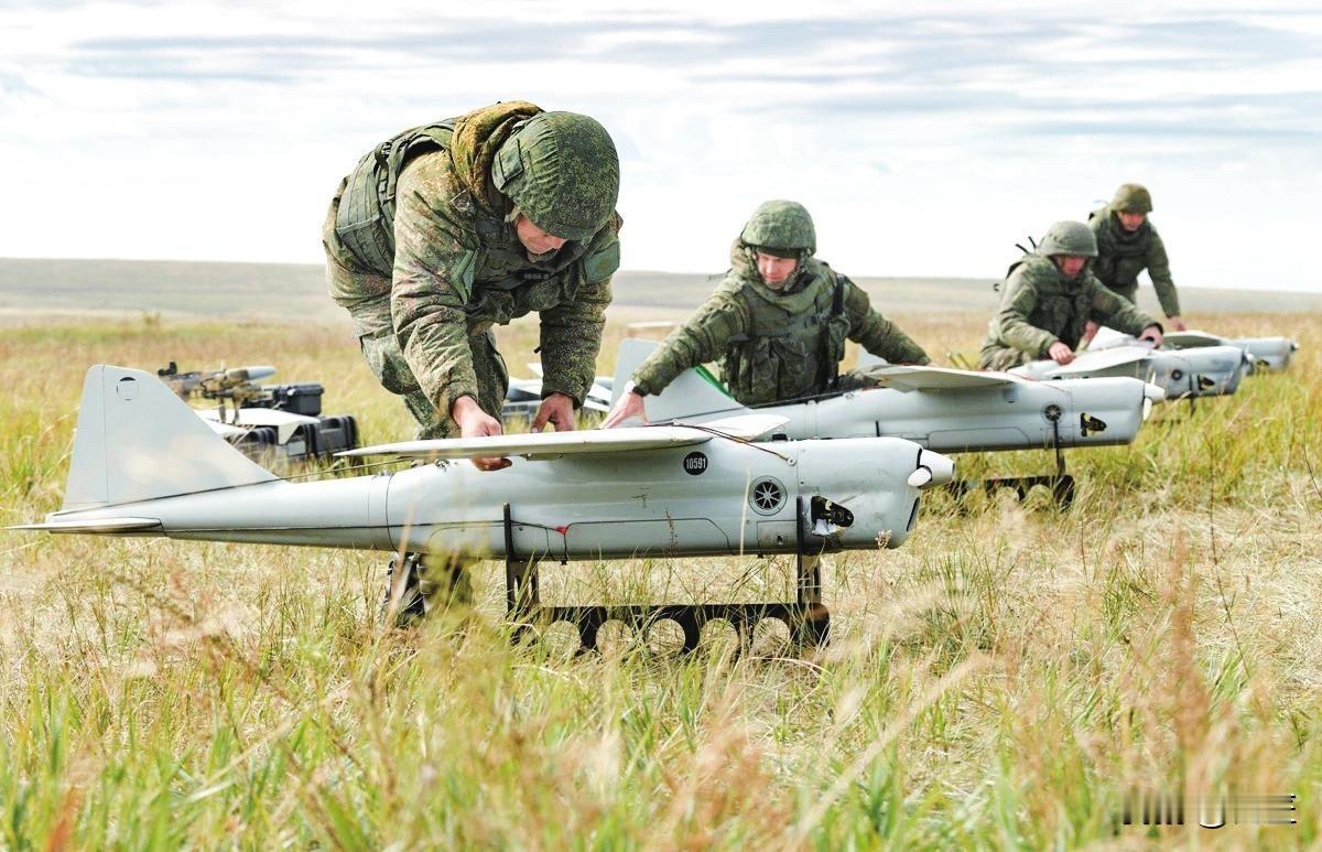 俄罗斯第一副总理曼图罗夫在1月12日向普京汇报时透露，2025年共有超过1000