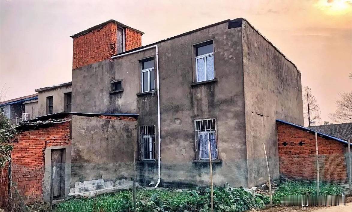 户口迁城里也别怕！老家老房这样修，合法不收回
 




户口迁城里，老家老房成