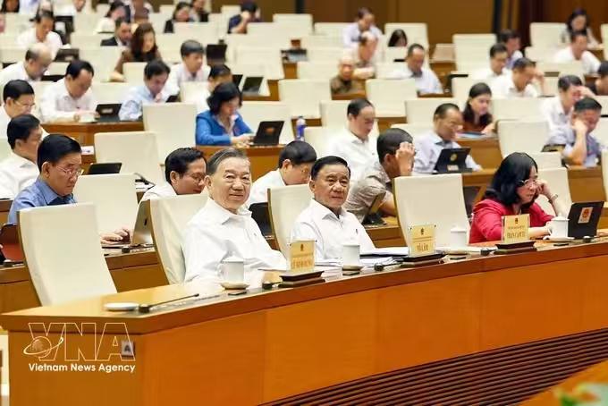 越南国会开会，就苏林一位大佬到场！

越通社10月26日公布的越南国会现场，第一