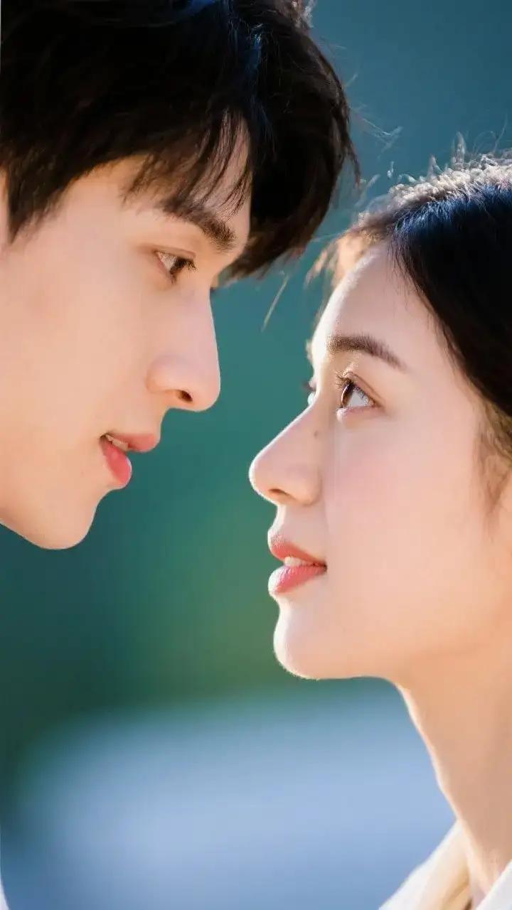 你以为“陪伴”就是坐在一起刷手机、吃饭不说话、视频开着却各自忙？  
张晓磊最新