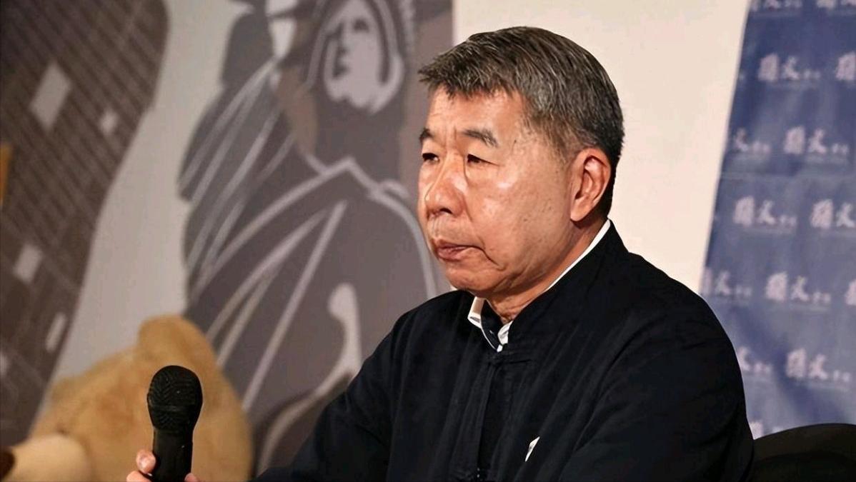 张亚中这一出手，把岛内这场围绕“访陆经费”的政治闹剧推到了一个极度尴尬的高度
