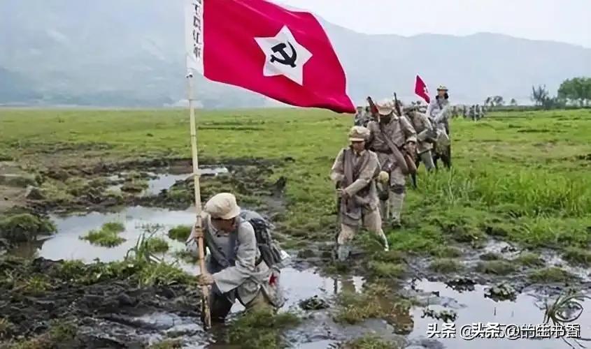 红军长征历时2年多靠什么坚持下来
 
漫漫两万五千里长征，历时两年多，翻越雪山、