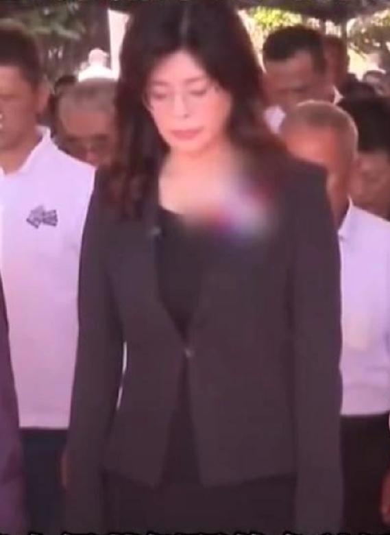 国民党主席郑丽文现身追思会，
缅怀中共地下党员吴石将军，
现场一个瞬间特别让人心