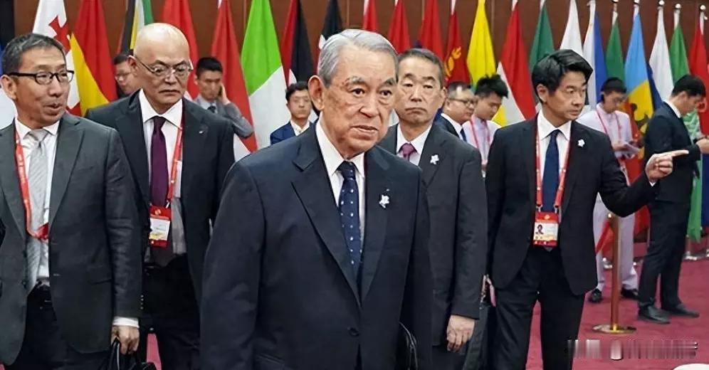 日本组织了约80人的豪华访华团，结果临行前，收到中方“接待不了，得推迟到11月或
