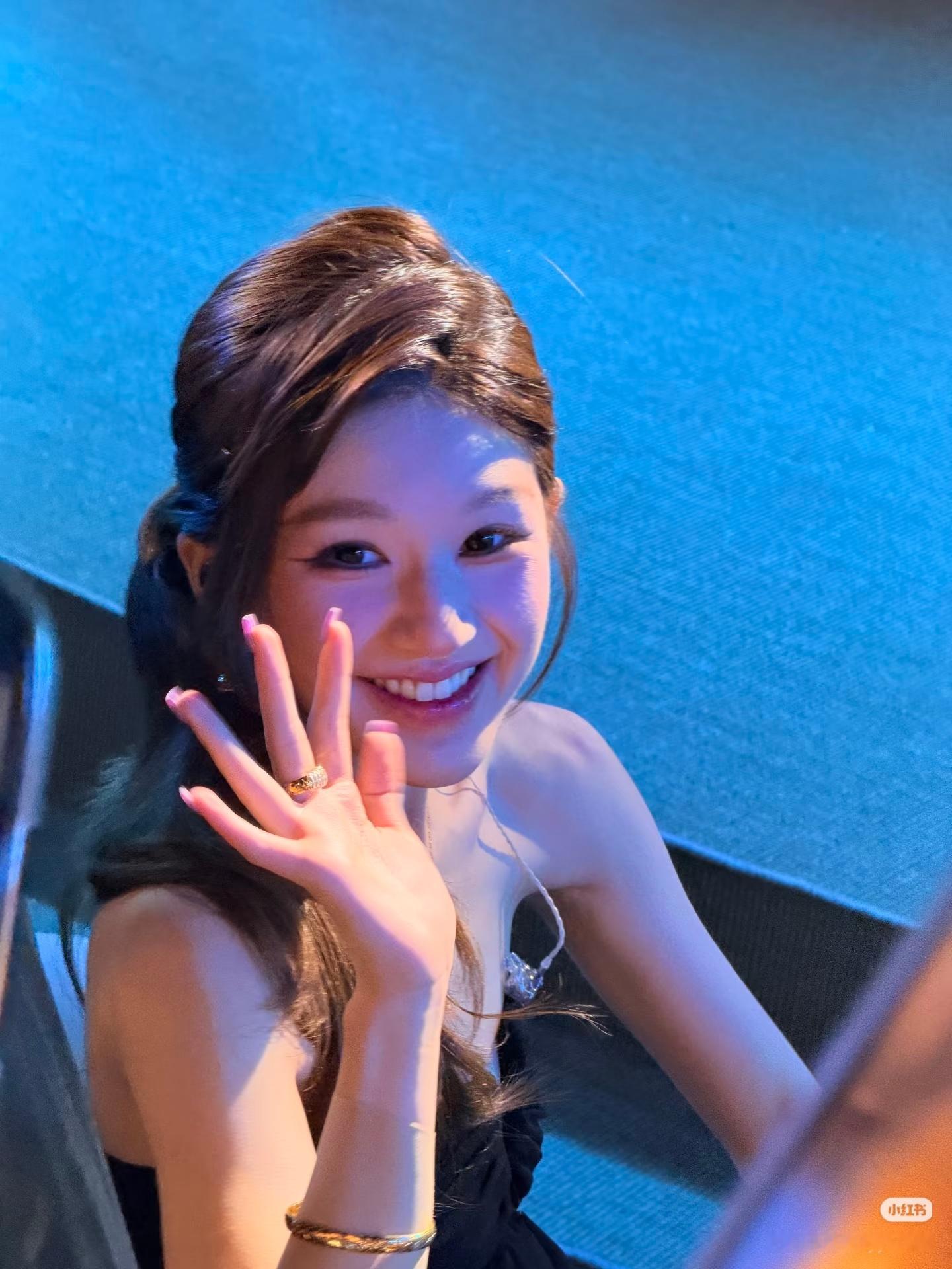 赵露思 啊啊啊啊啊啊露思侧脸如此伟大高鼻梁 