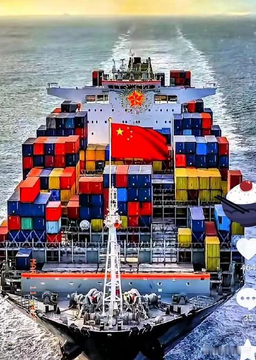 我经常在运河岸边散步，发现来来往往的船只都悬挂国旗，与同样陆地上行驶的火车、汽车