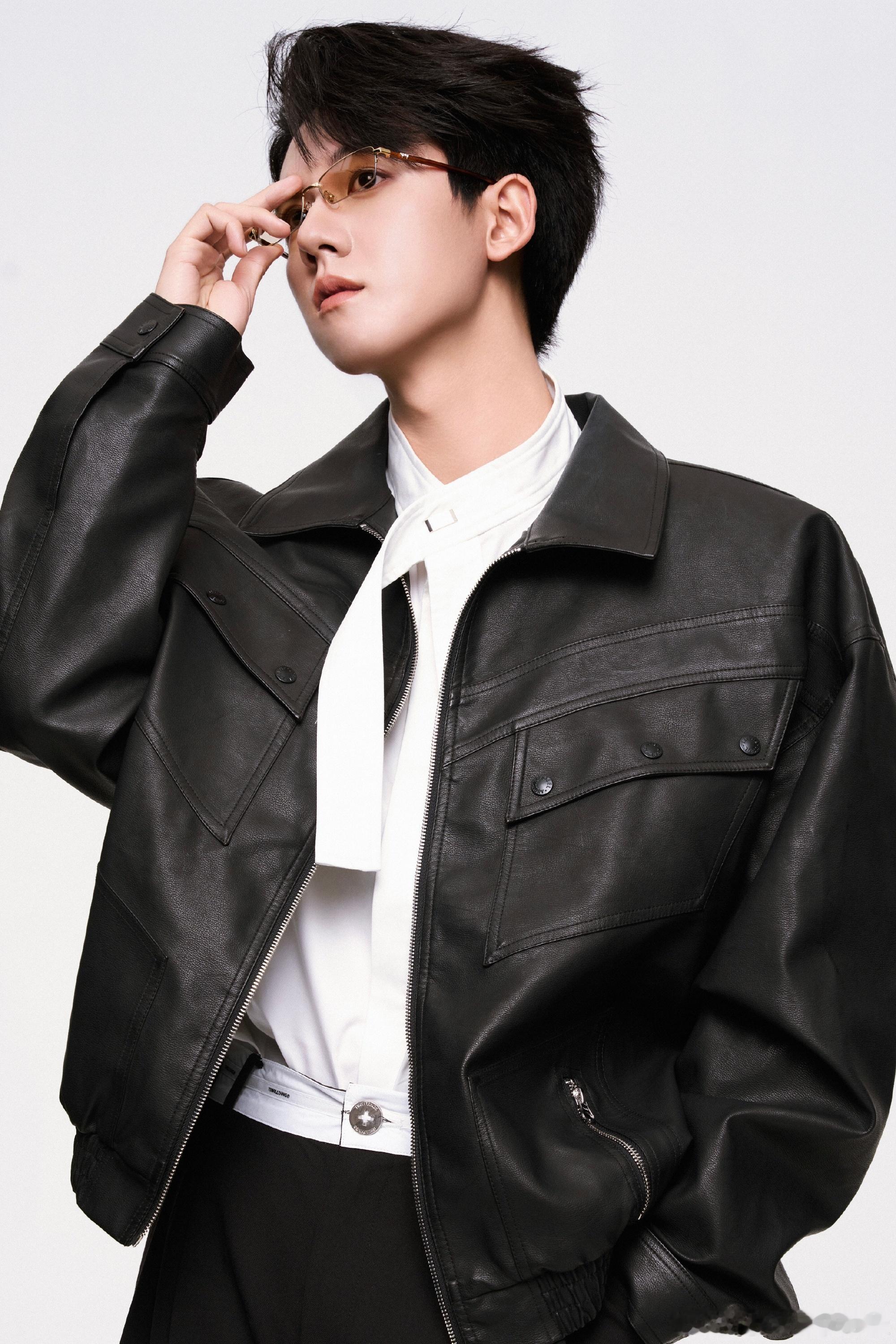 张耀眼镜一戴高智感上位 谁懂啊！看《凤凰台上》被萧千清狠狠圈粉😭 张耀把王爷的