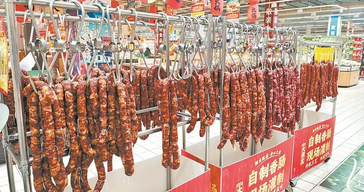 鸭掌香肠、红酒酱肉刷屏年货圈 成都腊味市场新年有新味
