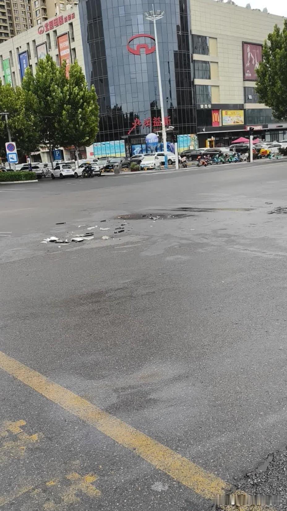 秋日生活打卡季石家庄北国益新店十字路口，还是奇瑞瑞虎略胜一筹！可以说是“衣角微脏