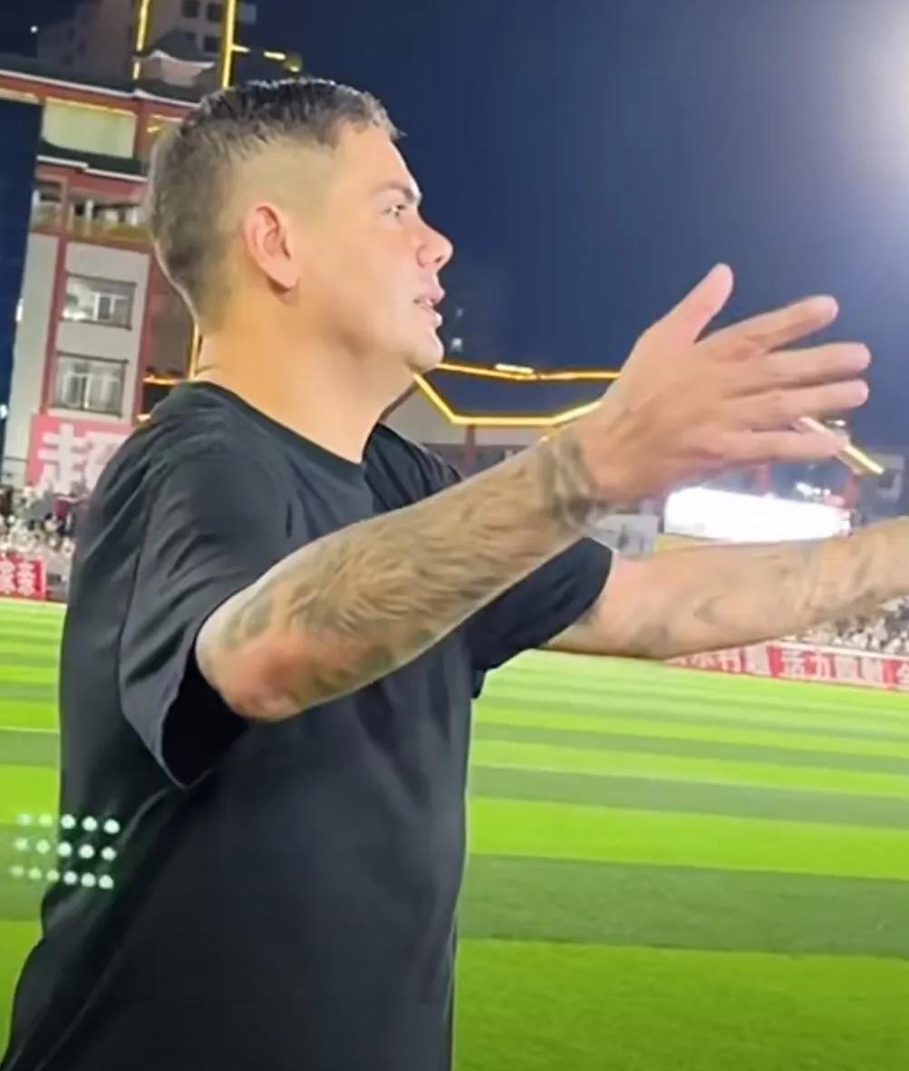 惊呆！
巴西教练来村超，看到村超的踢法，惊呆了。他本来是想来展示一下球技，顺便指