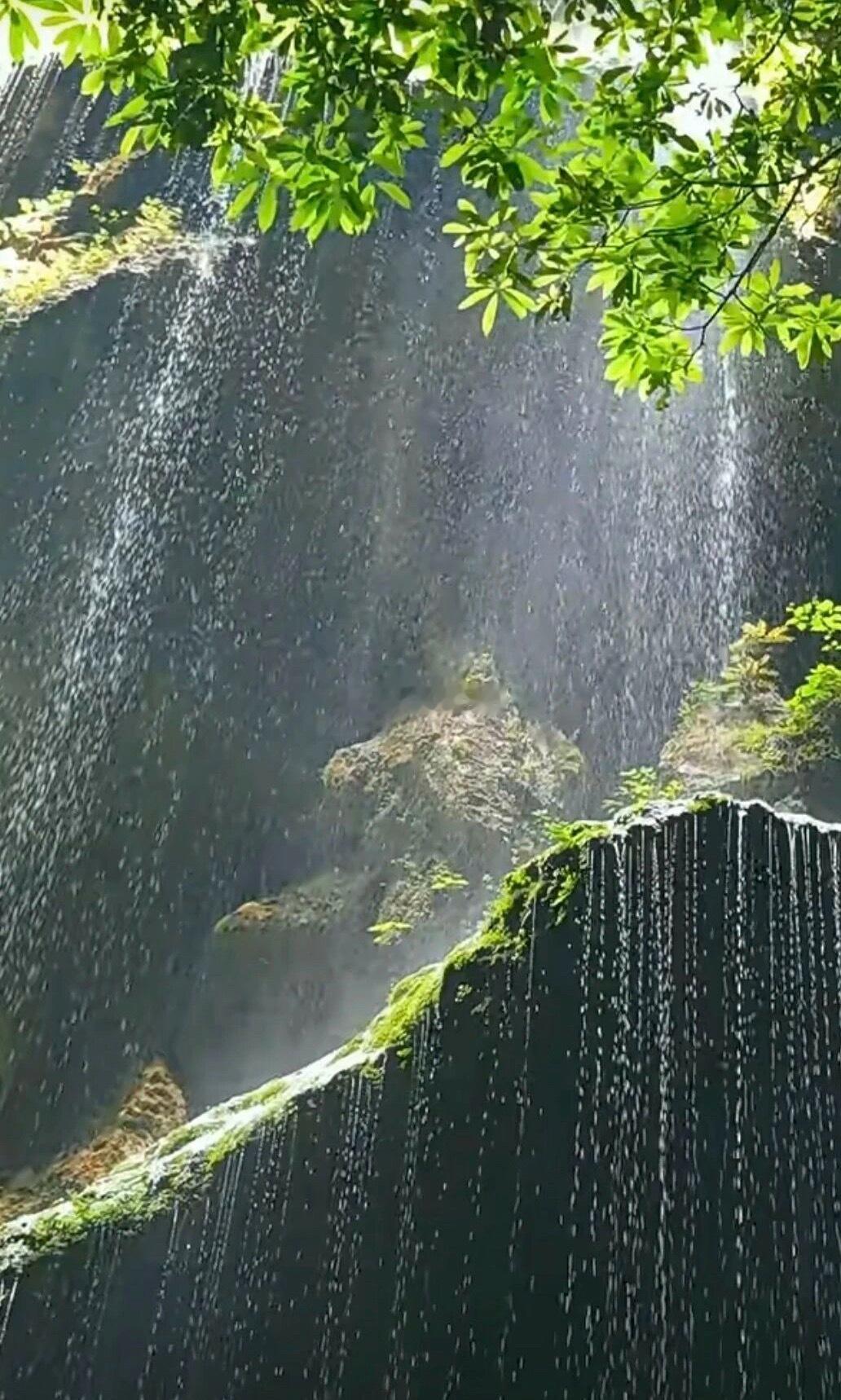 今日A股大涨，逼空行情超预期。上周我预判本周震荡上行收周阳线站稳五周均线，如今走