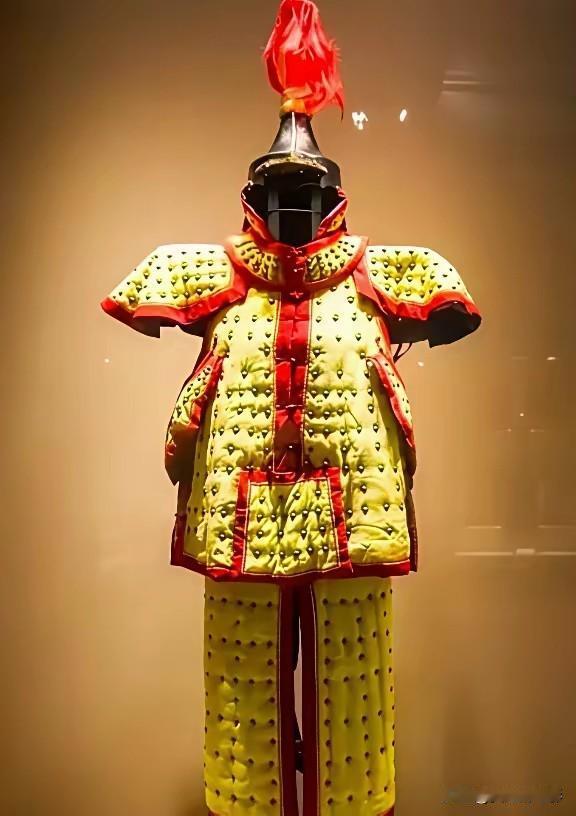 1973年，故宫竟把3000套清朝御林军铠甲当员工福利出售，每套仅售5毛钱，同时