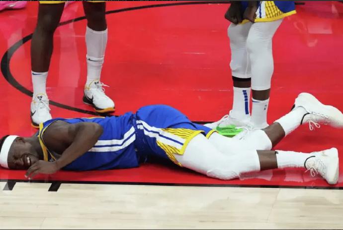 库里的职业生涯有多难呢？库里在2009年第七顺位被勇士队选中。因为脚踝的受伤差点