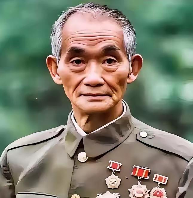 1952年，上甘岭战役中，一名新兵守阵地时，见美军冲来十分慌乱，忽然瞥见敌指挥官