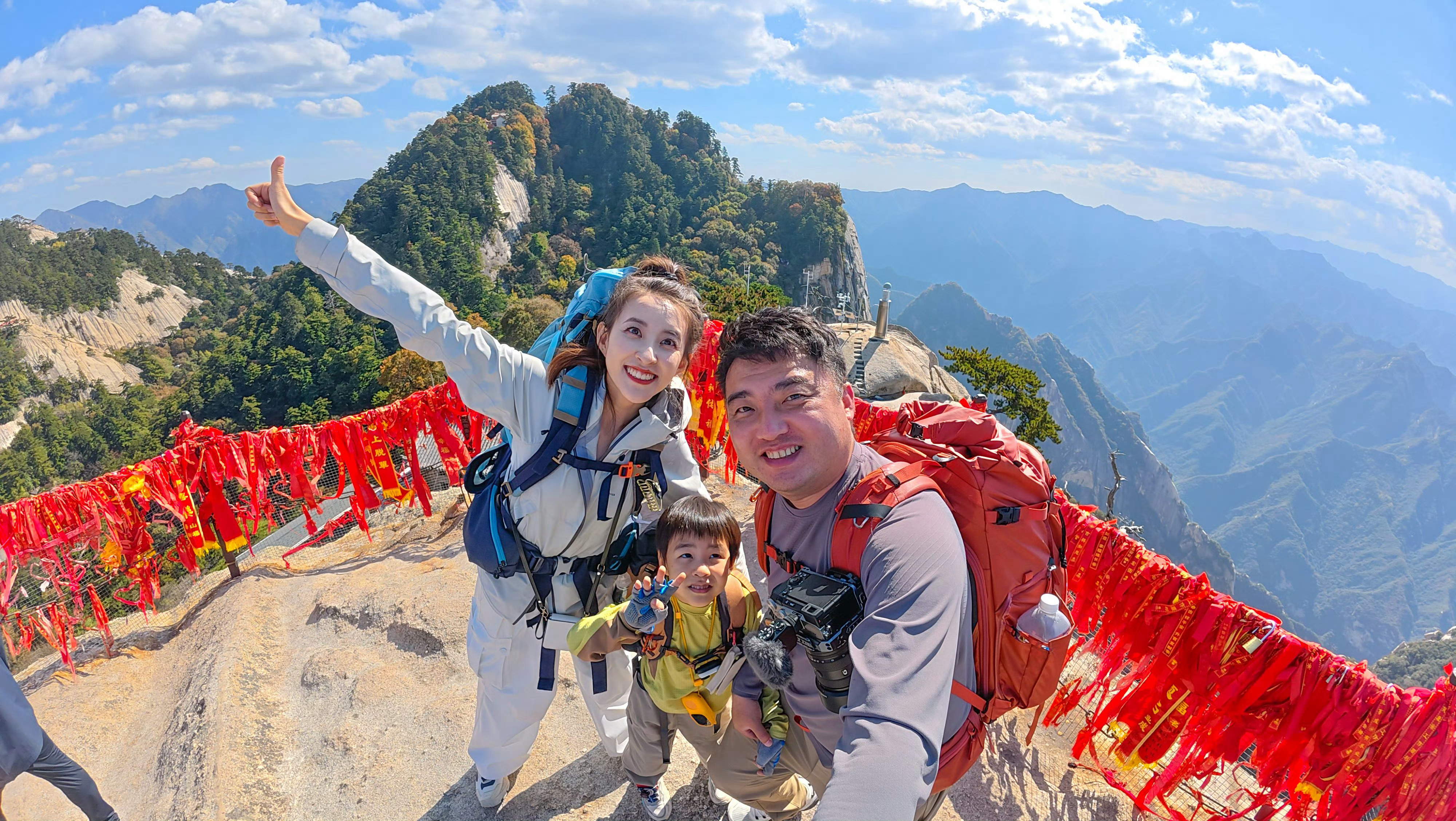 一个小目标：带孩子自驾游走遍全国。截止目前全中国一共有683个城市，我带着张小苗