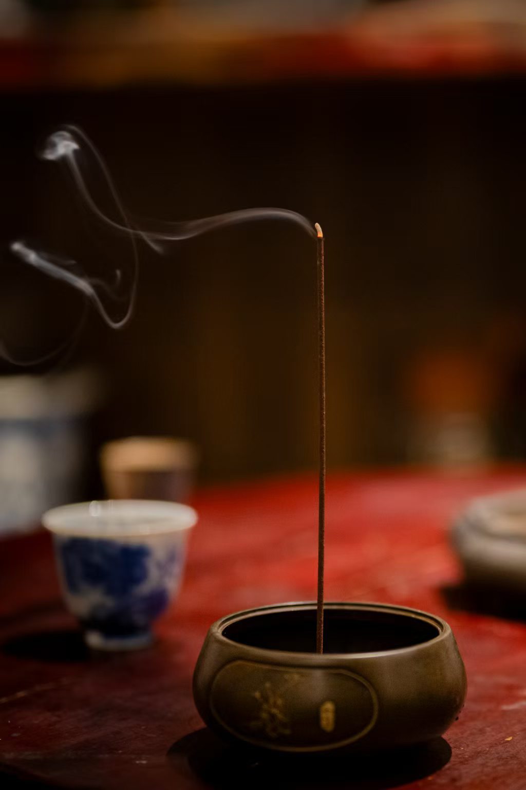 不要太热心给身边人建议，尤其是结婚、生子、离婚这类人生大事，不劝和，不劝分，不劝