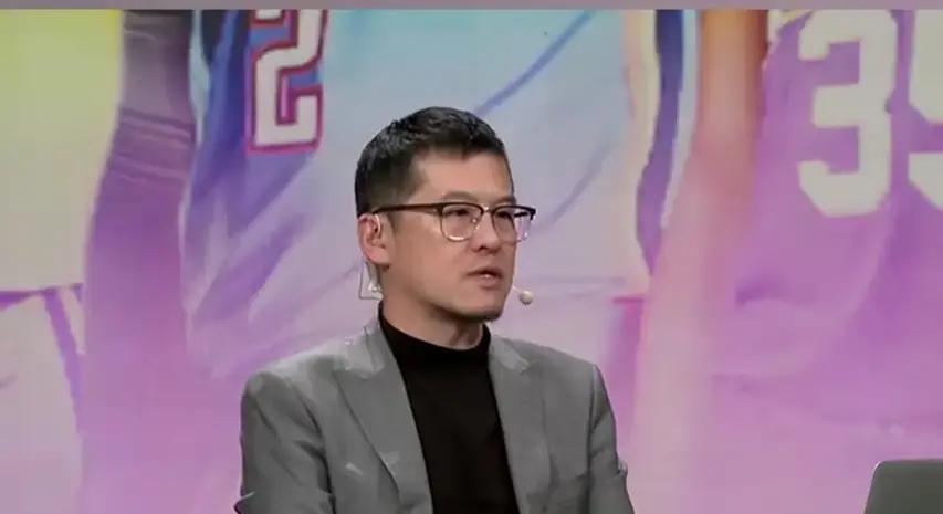 勇士赢球，真相藏在对手的病房里。
科尔赛后亲口承认三分战术是赌博。
独行侠浓眉膝